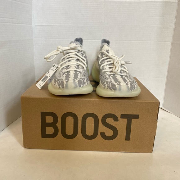 SOLD - Adidas Yeezy 380 "Alien" MEN Size 8.5 - Picture 2 of 5